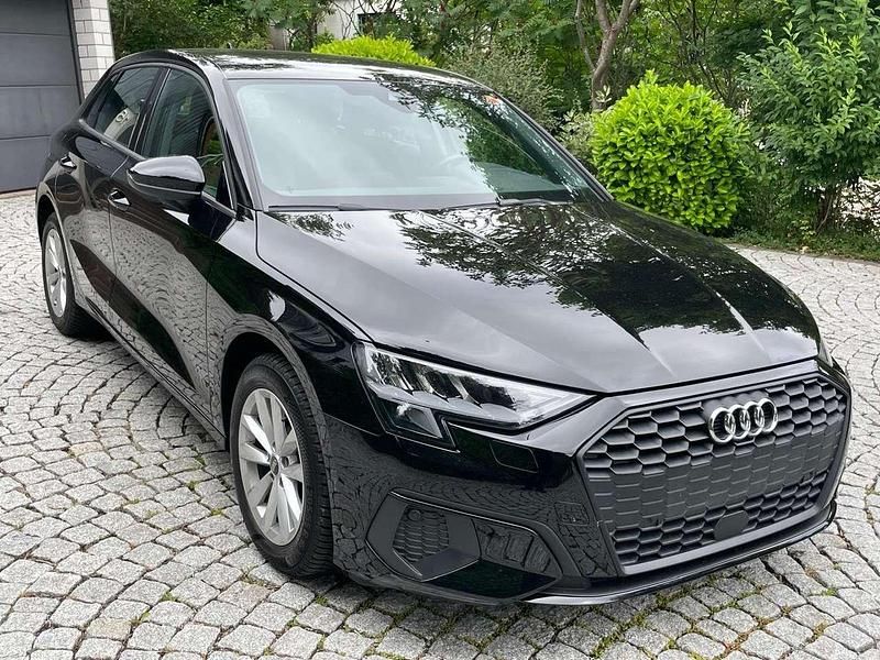 Gebraucht Audi A3 Basis 150 PS (110 kW) 2023 Brillantschwarz Kleinwagen