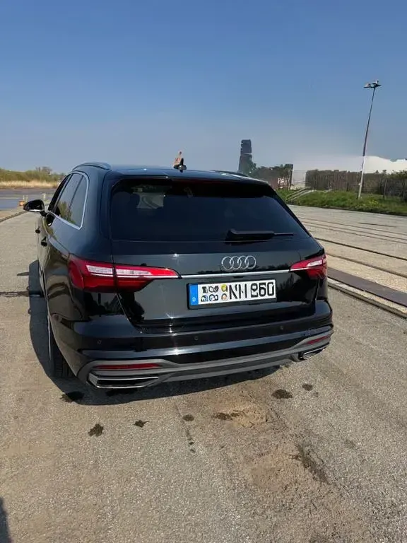 Gebraucht Audi A4 Advanced 163 PS (119 kW) 2020 Schwarz Kombi