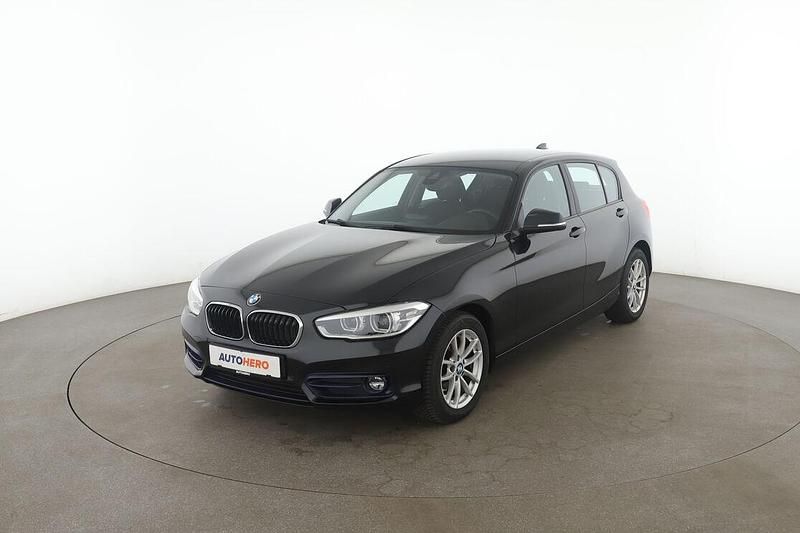 Schwarz Gebraucht 2018 BMW 118 Sport Line Kleinwagen | 19.350 € (Fairer Preis) - Bild 1/3