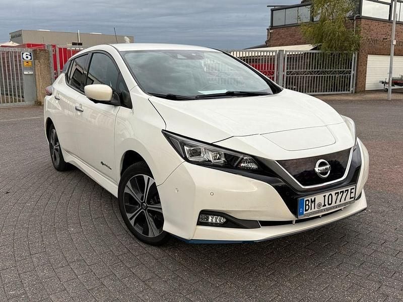 Weiß Gebraucht 2020 Nissan Leaf Tekna Kleinwagen | 14.161 € (Guter Preis) - Bild 1/4