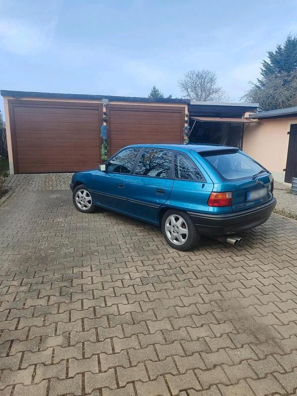 Second-hand Opel Astra 71 CP (52 kW) 1993 Albastru Berlinǎ