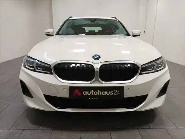Gebraucht BMW 320e Shadowline 204 PS (150 kW) 2023 Weiß Kombi
