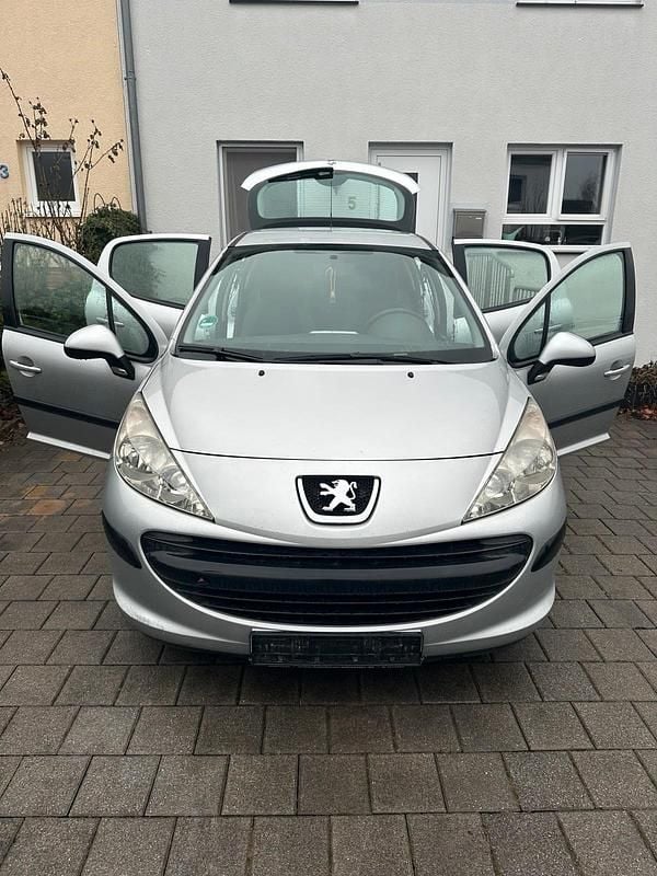 Gebraucht Peugeot 207 Filou 73 PS (53 kW) 2009 Silber Kleinwagen
