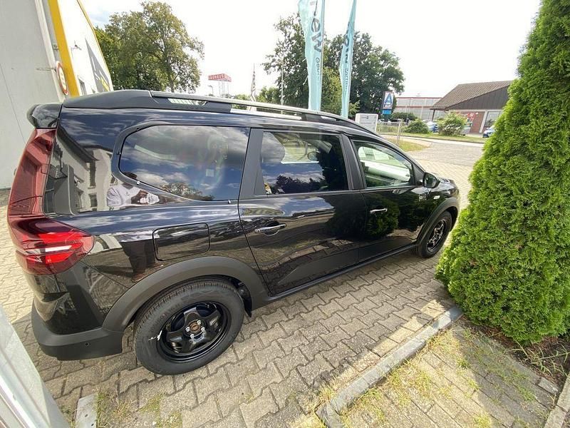 Second-hand Dacia Jogger Expression 91 CP (66 kW) 2024 Negru Monovolum