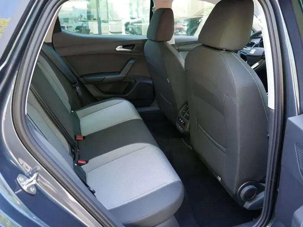 Gebraucht Seat Leon 116 PS (85 kW) 2025 Grau (grau / magnetic grau) Limousine