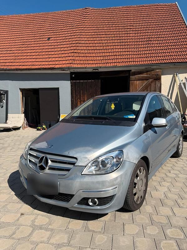 Gebraucht Mercedes B180 109 PS (80 kW) 2008 Braun Van / Kleinbus