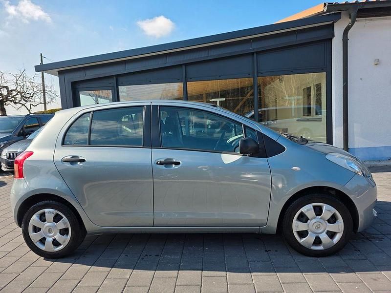 Gebraucht Toyota Yaris Cool 87 PS (63 kW) 2007 Silber Kleinwagen
