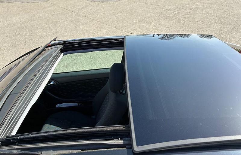 Gebraucht Mercedes C180 129 PS (94 kW) 2001 Weiß Coupé