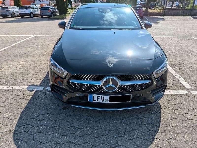 Schwarz Gebraucht 2019 Mercedes A250 AMG line Limousine | 21.700 € (Superpreis) - Bild 1/4