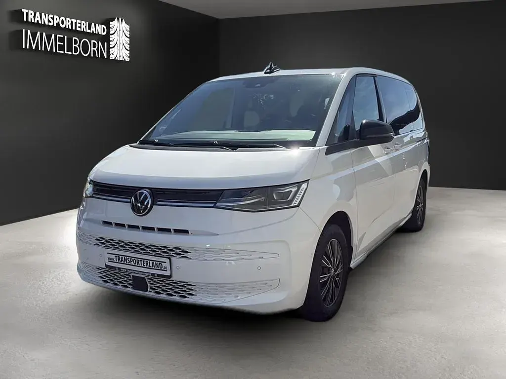 Gebraucht VW Multivan Life 150 PS (110 kW) 2023 Weiß Van / Kleinbus