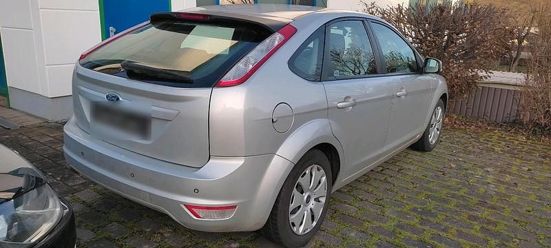 Gebraucht Ford Focus 100 PS (73 kW) 2010 Limousine