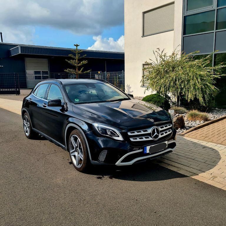Schwarz Gebraucht 2017 Mercedes GLA200 SUV | 17.900 € (Guter Preis) - Bild 1/4