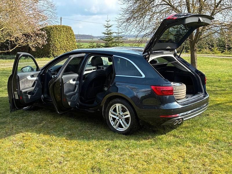 Gebraucht Audi A4 Sport 190 PS (139 kW) 2017 Blau Kombi