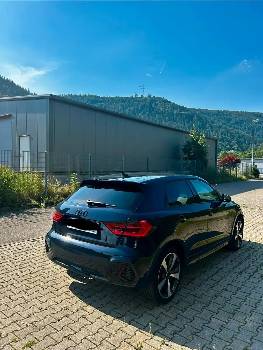 Gebraucht Audi A1 Ambiente 150 PS (110 kW) 2022 Andere farben SUV