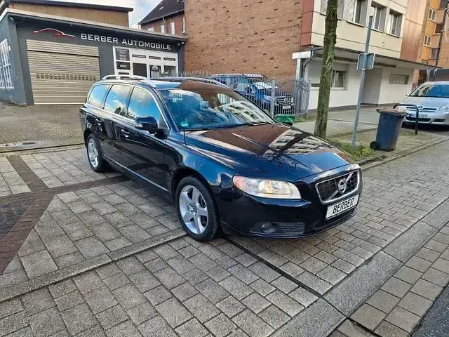 Gebraucht Volvo V70 Summum 205 PS (150 kW) 2010 Black sapphire / metallic Kombi