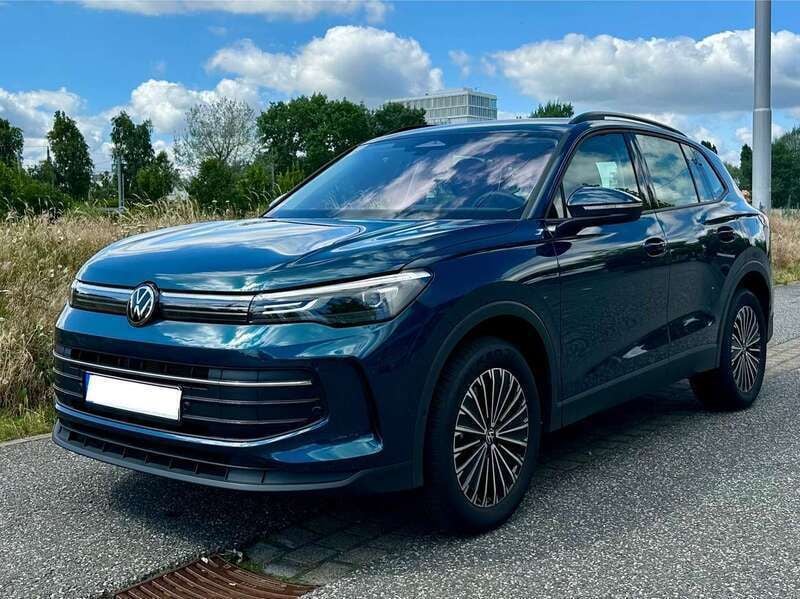Blau Gebraucht 2024 VW Tiguan Life SUV | 42.980 € (Guter Preis) - Bild 1/4