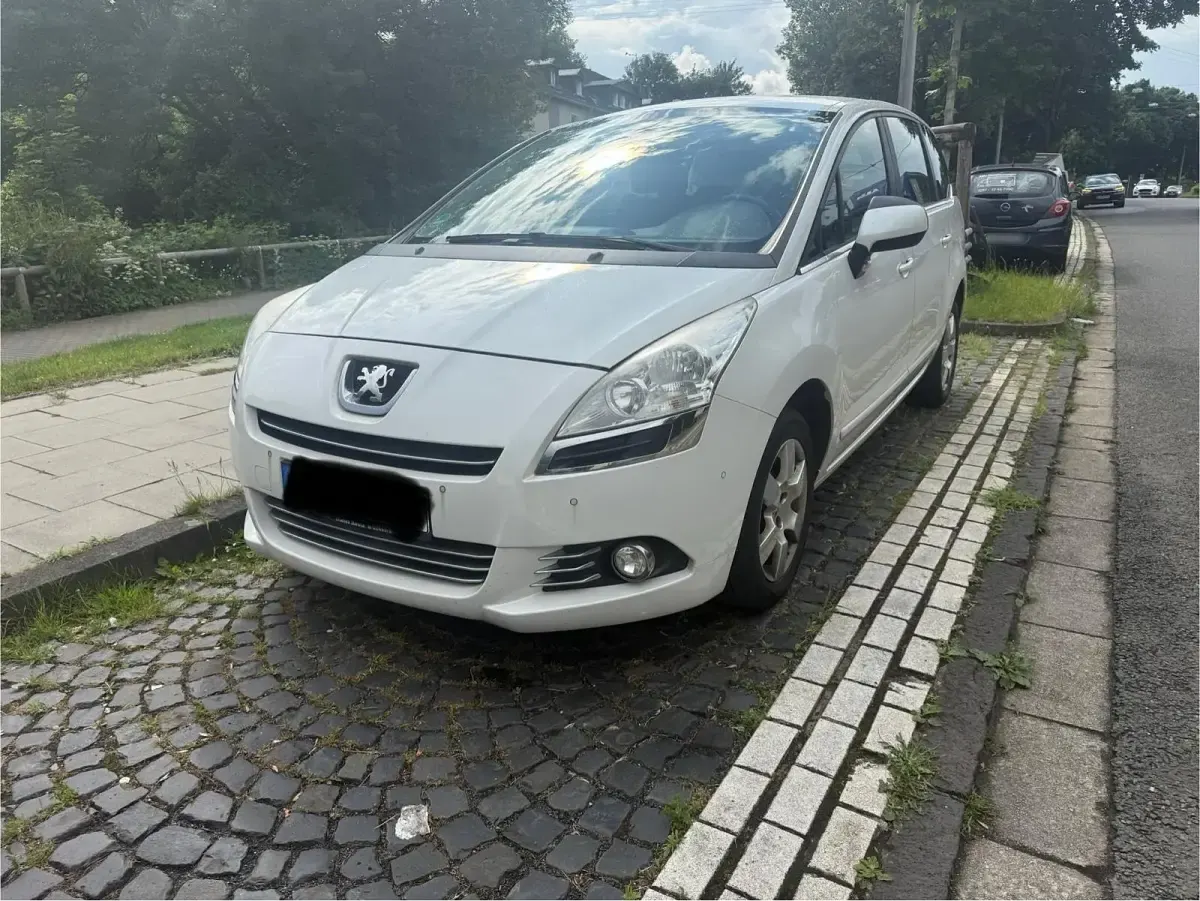 Gebraucht Peugeot 5008 115 PS (84 kW) 2013 Weiß Van / Kleinbus