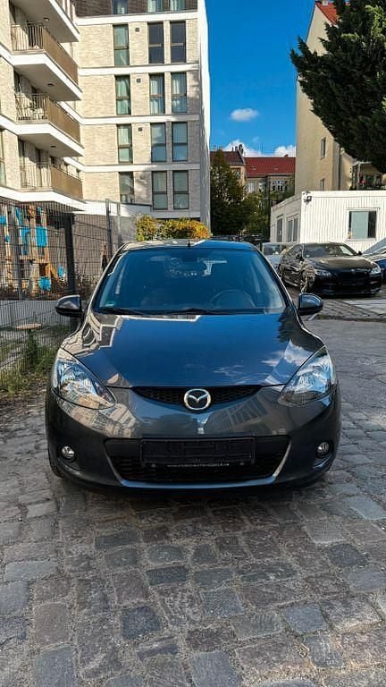 Grau Gebraucht 2009 Mazda 2 Limousine | 2.499 € (Guter Preis) - Bild 1/4