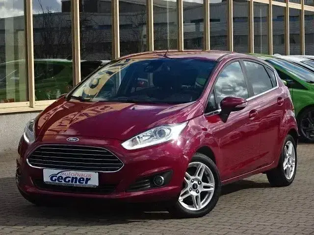 Gebraucht Ford Fiesta Titanium 101 PS (74 kW) 2015 Violet Kleinwagen