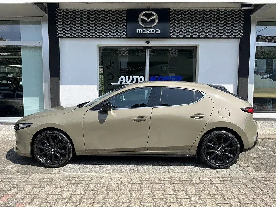 Neu Mazda 3 Homura-Line 186 PS (136 kW) 2026 Zircon sand Limousine