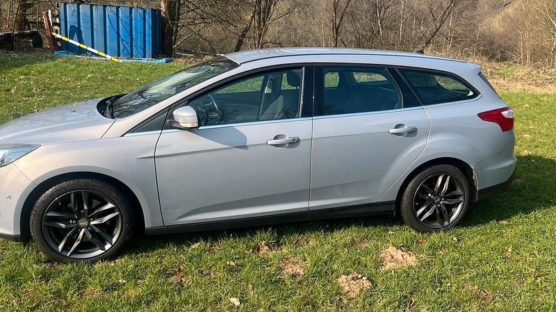 Gebraucht Ford Focus Titanium 101 PS (74 kW) 2012 Andere farben Kombi