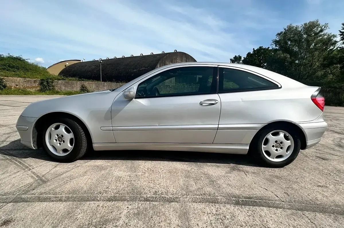 Gebraucht Mercedes C180 143 PS (105 kW) 2003 Silber Coupé