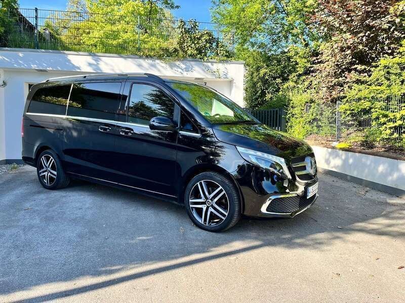 Schwarz Gebraucht 2020 Mercedes V250 Exclusive Van / Kleinbus | 59.400 € (Teuer) - Bild 1/4