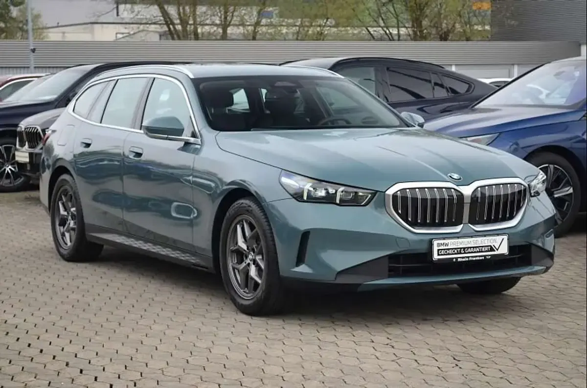 Second-hand BMW 520 197 CP (144 kW) 2025 Verde Break