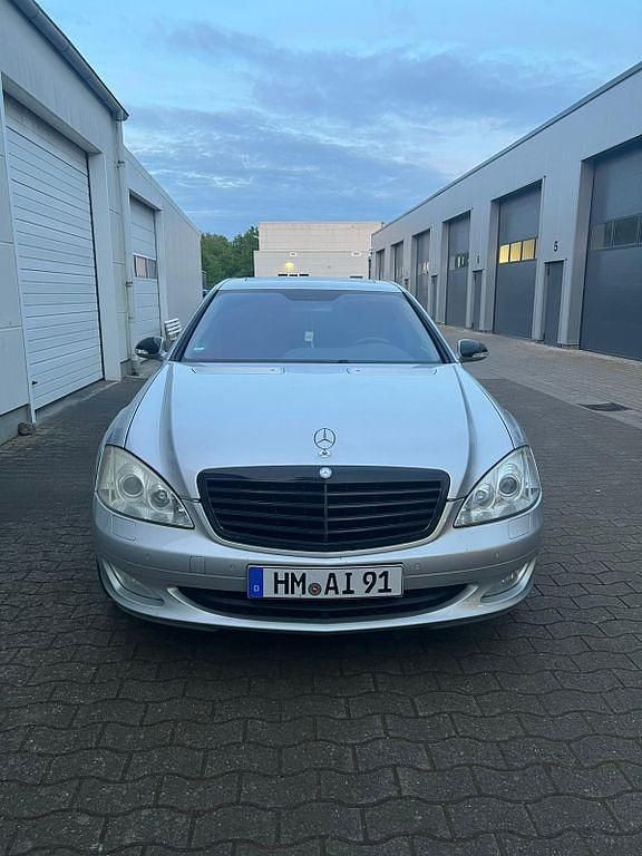 Grau Gebraucht 2006 Mercedes S320 Limousine | 7.250 € (Superpreis) - Bild 1/4
