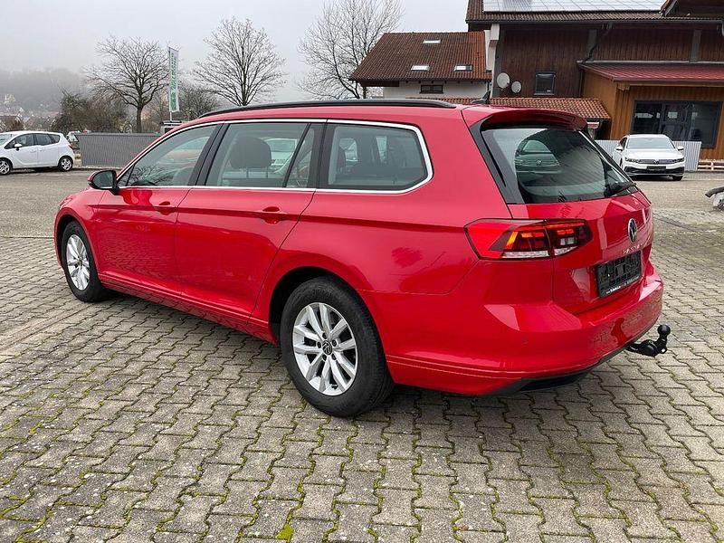 Gebraucht VW Passat Business 122 PS (89 kW) 2023 Rot Kombi
