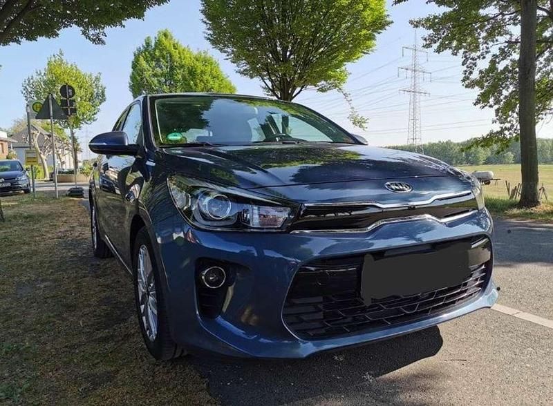 Gebraucht Kia Rio DREAM-TEAM Edition 101 PS (74 kW) 2017 Blau Kleinwagen