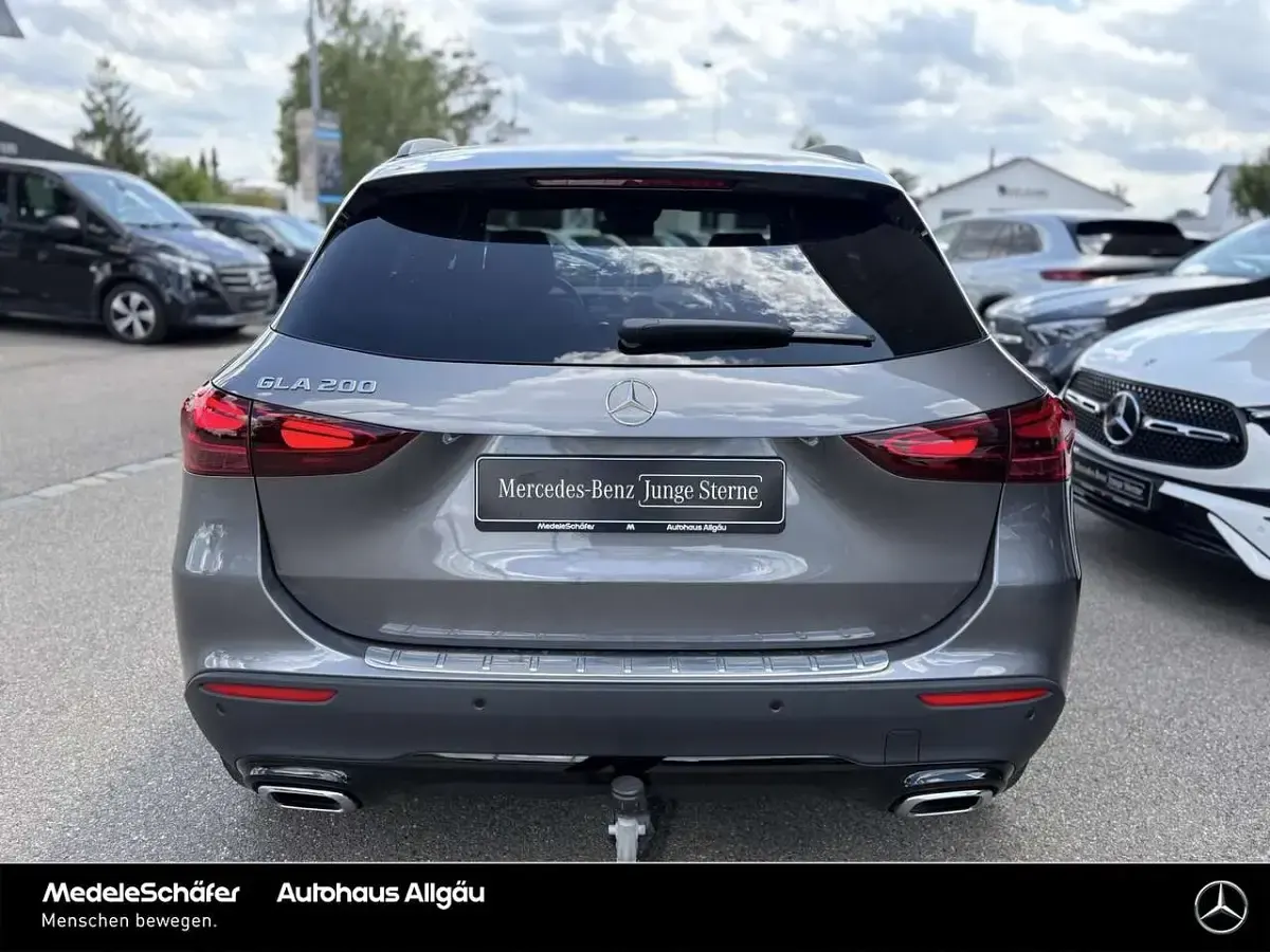 Gebraucht Mercedes GLA200 Progressive 163 PS (119 kW) 2026 Lack mountaingrau SUV