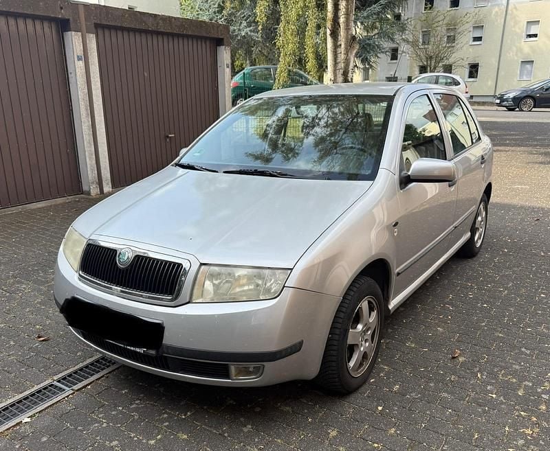 Silber Gebraucht 2000 Skoda Fabia Limousine | 1.000 € (Guter Preis) - Bild 1/4
