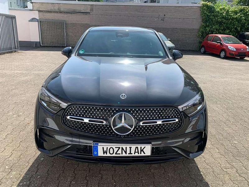 Obsidianschwarz metalliclack Gebraucht 2025 Mercedes GLC300 AMG line SUV | 66.900 € (Teuer) - Bild 1/4