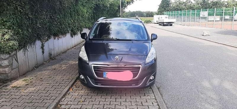 Gebraucht 2015 Peugeot 5008 Allure Van / Kleinbus | 7.500 € (Etwas zu teuer) - Bild 1/4