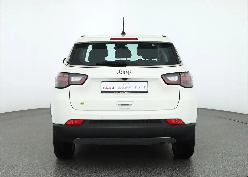 Gebraucht Jeep Compass Altitude 131 PS (96 kW) 2024 Alpine white metallic SUV