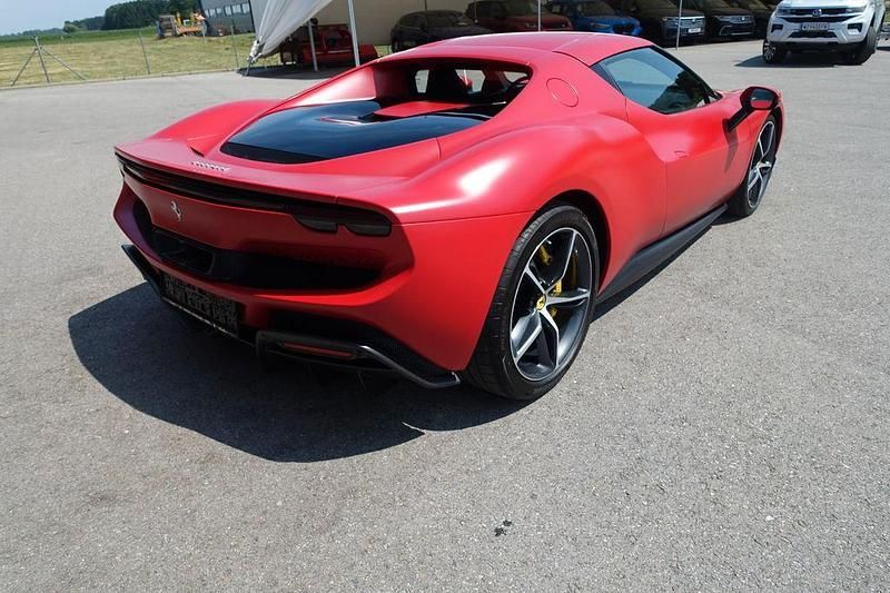 Gebraucht Ferrari 296 829 PS (609 kW) 2023 Rot