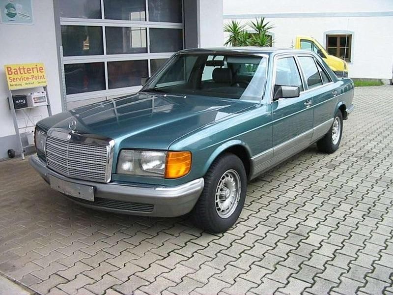 Blau Gebraucht 1983 Mercedes E500 Limousine | 14.900 € - Bild 1/4
