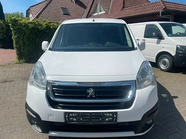 Gebraucht Peugeot Partner Premium 99 PS (72 kW) 2017 Weiß Van / Kleinbus