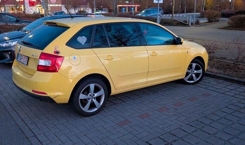 Gebraucht Skoda Rapid Drive 86 PS (63 kW) 2014 Gelb Kleinwagen