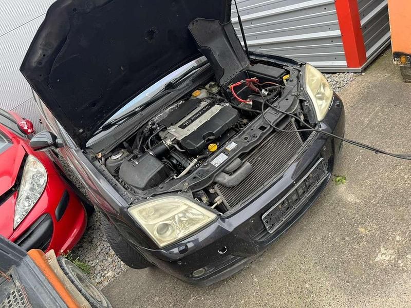 Gebraucht Opel Signum Cosmo 211 PS (155 kW) 2003 Saphirschwarz mi2 Kleinwagen