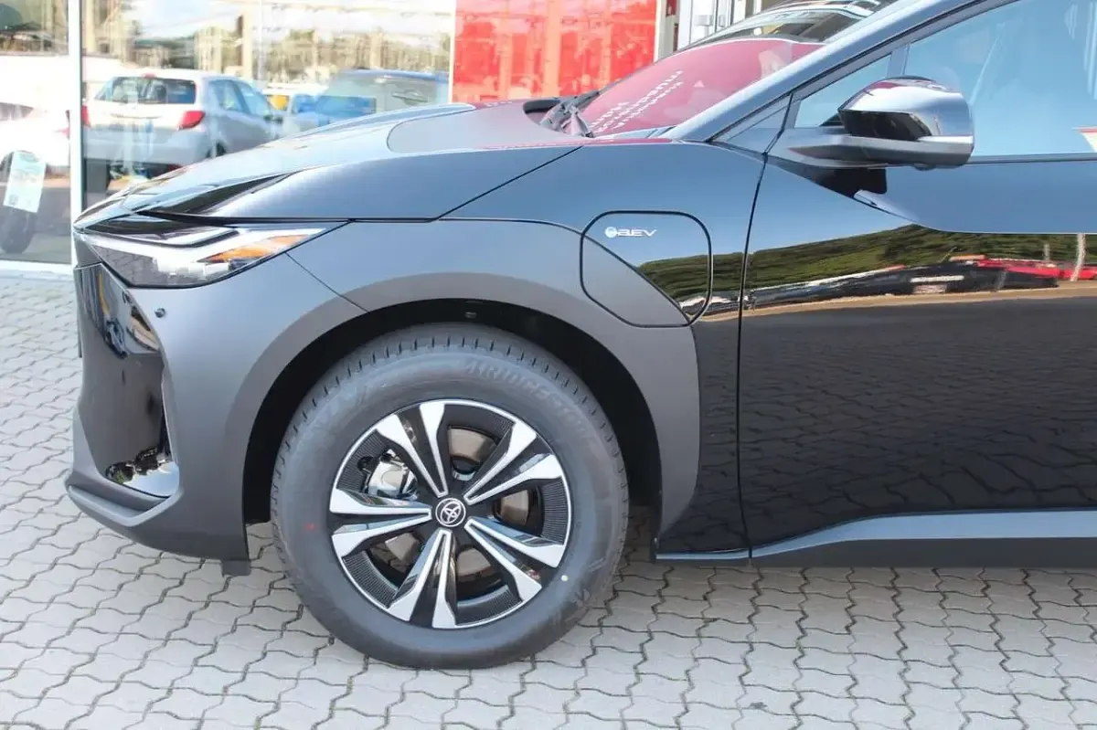 Gebraucht Toyota bZ4X 150 kW (204 PS) 2025 Schwarz SUV