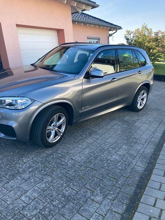 Grau Gebraucht 2016 BMW X5 Sport Line SUV | 26.500 € (Guter Preis) - Bild 1/4