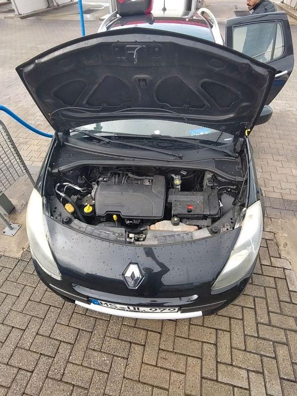 Schwarz Gebraucht 2010 Renault Clio II Limousine | 1.400 € (Superpreis) - Bild 1/4