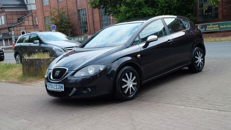 Schwarz Gebraucht 2009 Seat Leon Stylance Limousine | 3.950 € (Fairer Preis) - Bild 1/4
