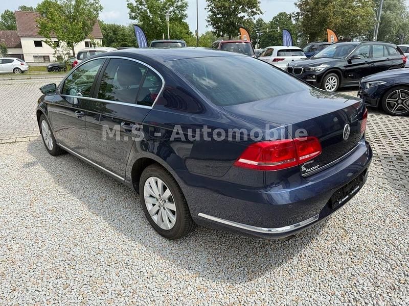 Gebraucht VW Passat Comfortline 122 PS (89 kW) 2014 Blau Limousine