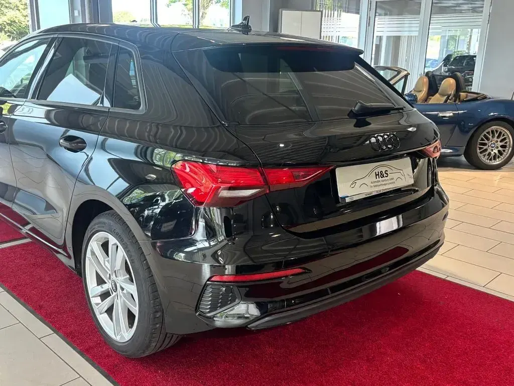 Gebraucht Audi A3 Sportback e-tron Basis 150 PS (110 kW) 2022 Brillantschwarz Kleinwagen