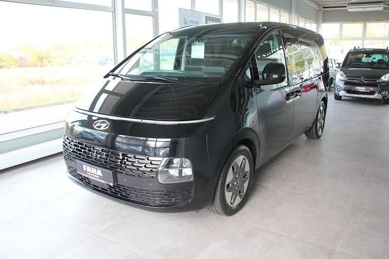 Schwarz Gebraucht 2022 Hyundai Staria Trend Van | 37.990 € (Fairer Preis) - Bild 1/4