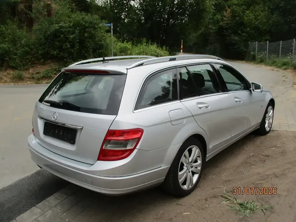 Gebraucht Mercedes C200 Elegance 136 PS (100 kW) 2011 Silber Limousine