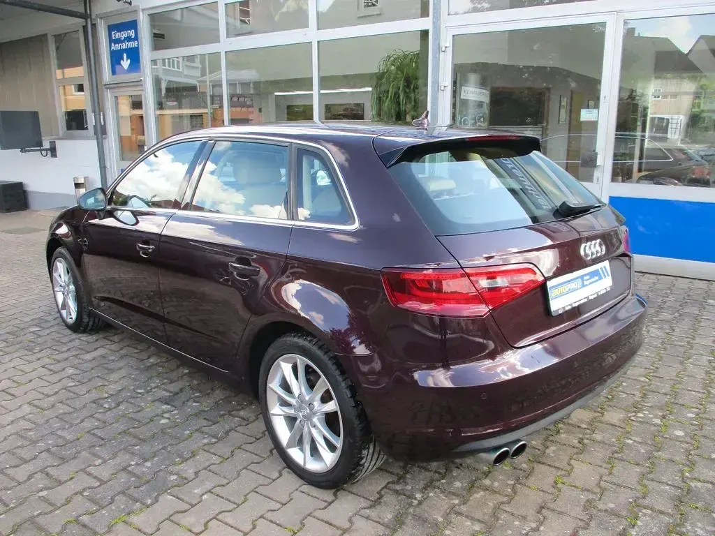 Gebraucht Audi A3 Ambiente 179 PS (131 kW) 2015 Violet Limousine
